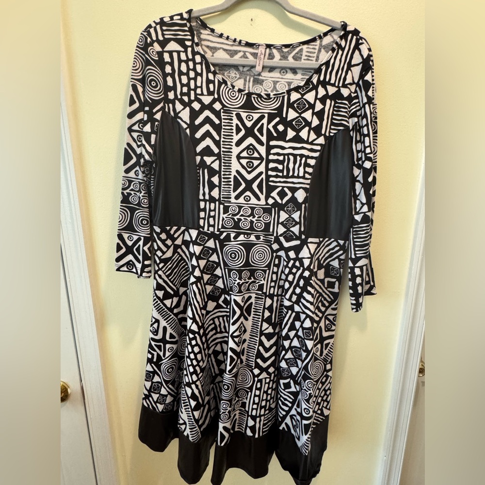 Black and White Geometric Pattern Dress